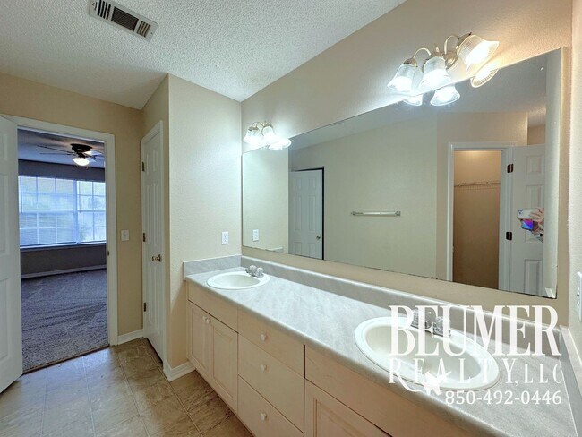 Building Photo - 3bd/2ba Home in Prime Location: Near Base, Close to Beaches!