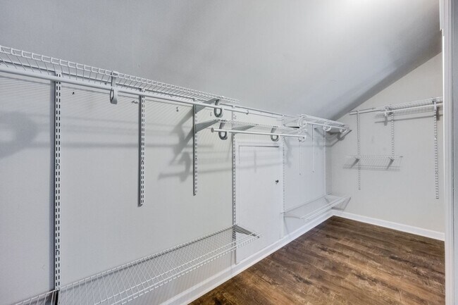 Building Photo - Welcome home to this stunning home in the great Sylvan Heights neighborhood!