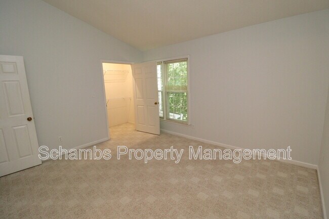 Building Photo - 240 Beechtree Dr