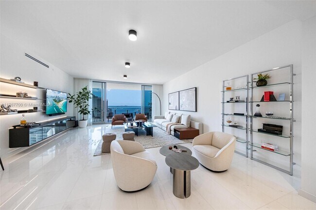 Building Photo - 300 Biscayne Blvd Way