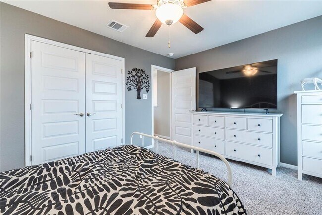 Building Photo - 122 Fairmeadow Downs Dr