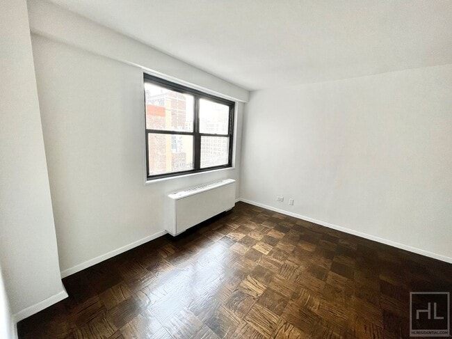 Building Photo - 145 E 16th St