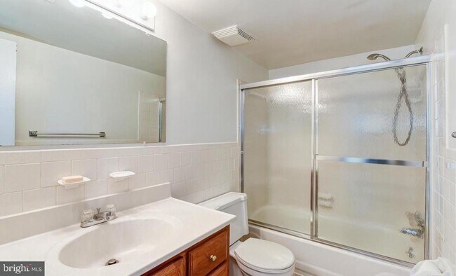 Building Photo - 2114 Bonnywood Ln