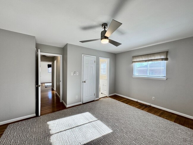 Building Photo - Available NOW! Lakefront 4 Bedroom/2 Bath Home, Pet-Friendly, Fenced Yard, Great School Zones!