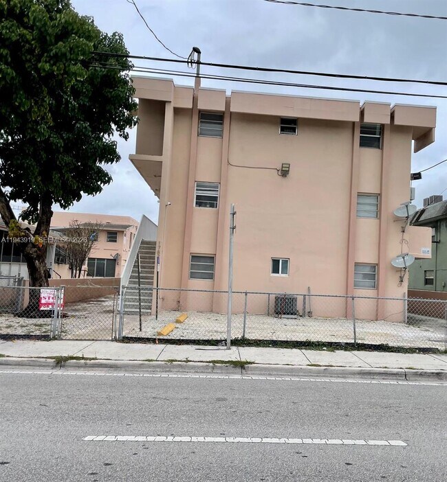 Building Photo - 1787 SW 7th St