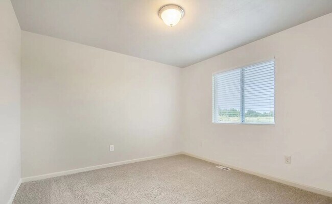 Building Photo - Newer 4 Bedroom For Lease!