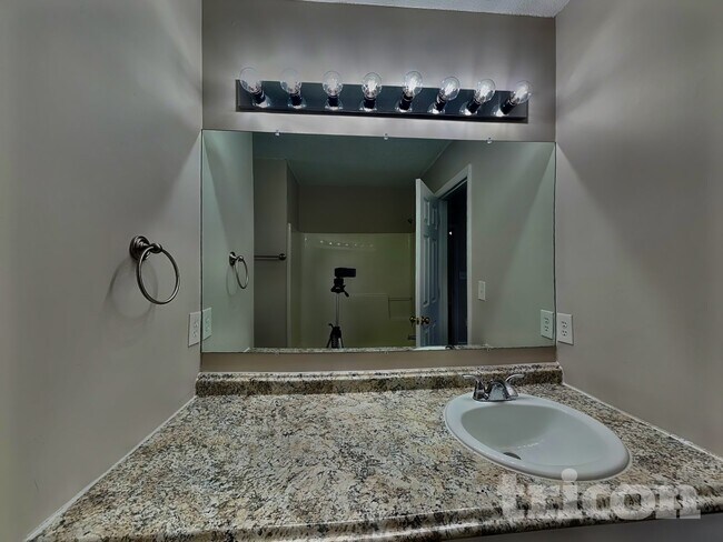 Building Photo - 105 Pinto Ln