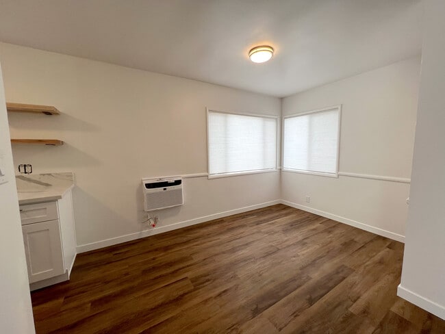 Dining Area - NOT FOR RENT | Doesn't work