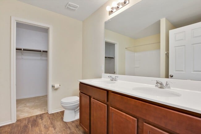 Building Photo - Inviting 4BD/3BA Rental Home with Walk-In Closet & Big Yard