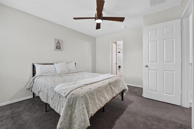 Building Photo - 1703 Comfort Ln