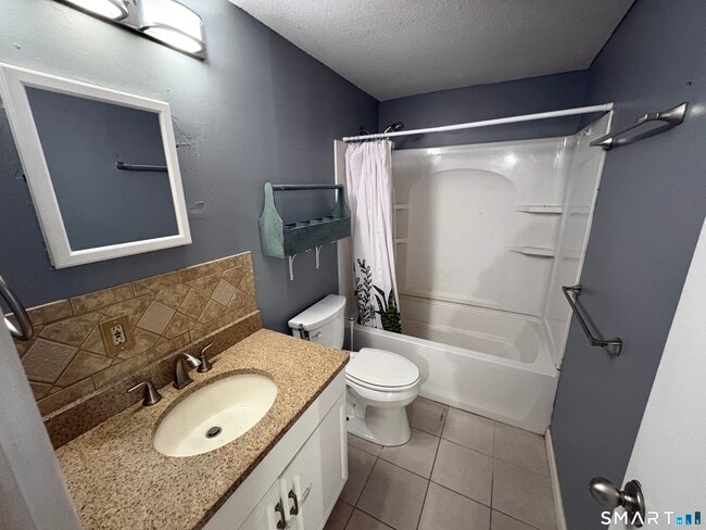 Building Photo - 13 Lakeside Dr