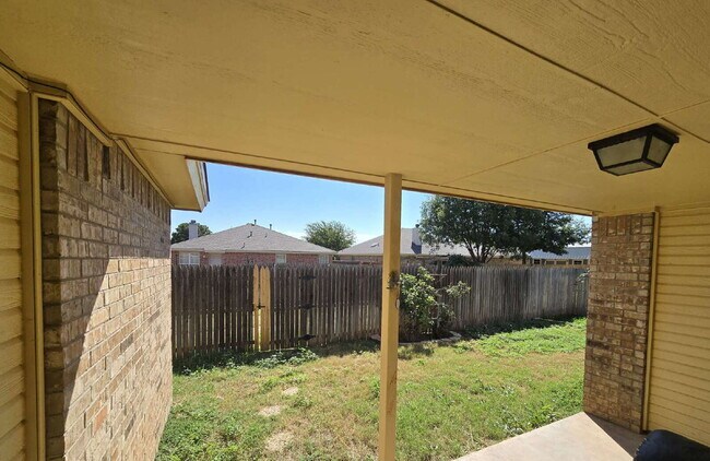 Building Photo - "Charming 3-Bedroom Lubbock Home with Cozy...