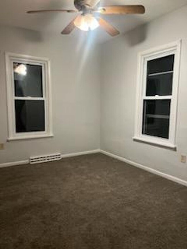 Building Photo - 12 Riverview Lane Bettendorf, IA 52722 - 4...