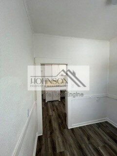 Building Photo - 830 N Van Buren St