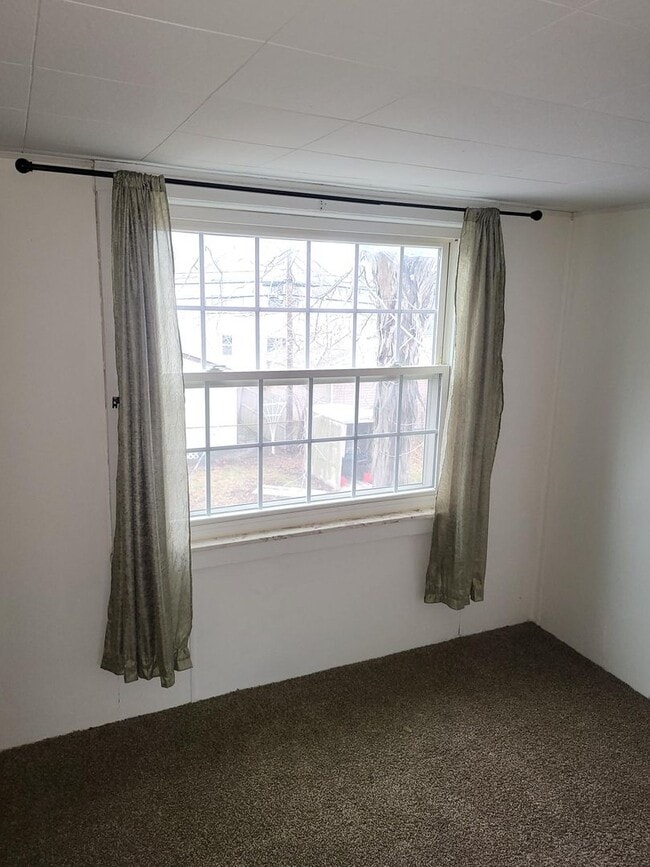 Building Photo - Two Bedroom Home in St Clair Shores - $1,450