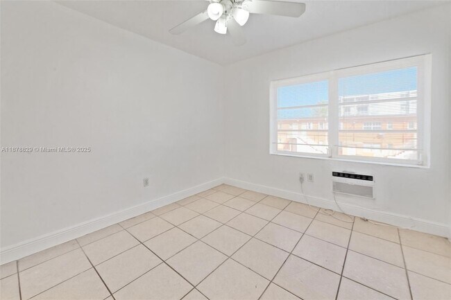 Building Photo - 3571 SW 10th St