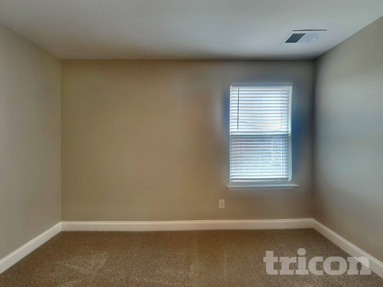 Building Photo - 1013 Wickshire Dr