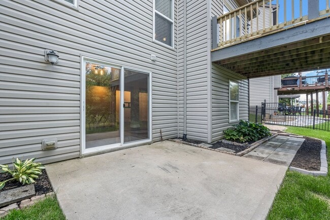 Building Photo - Beautiful 3-Bed, 3-Bath Home in Excellent ...