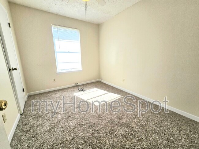 Building Photo - 3230 Palmdale Ave