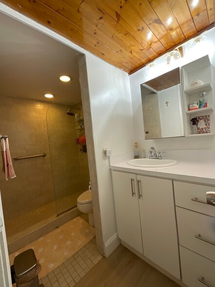 Building Photo - 820 NW 87th Ave