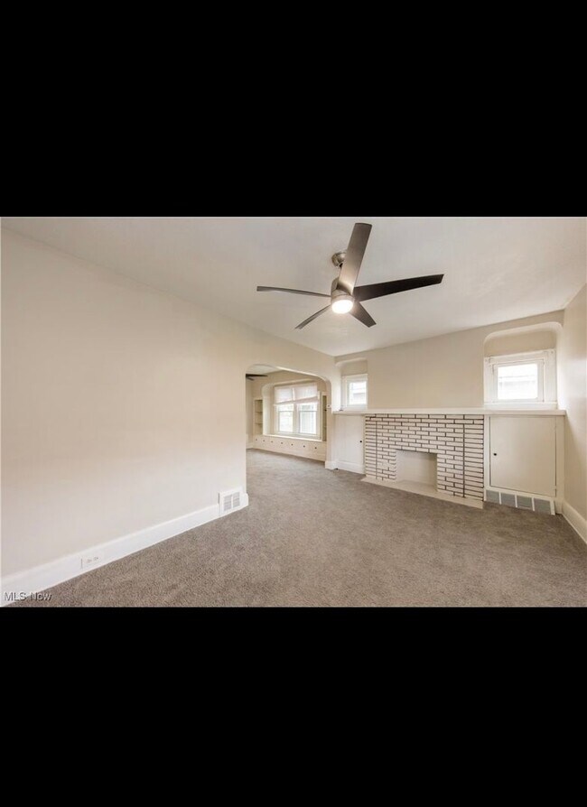 Building Photo - Charming 4-Bedroom Property in Prime Location