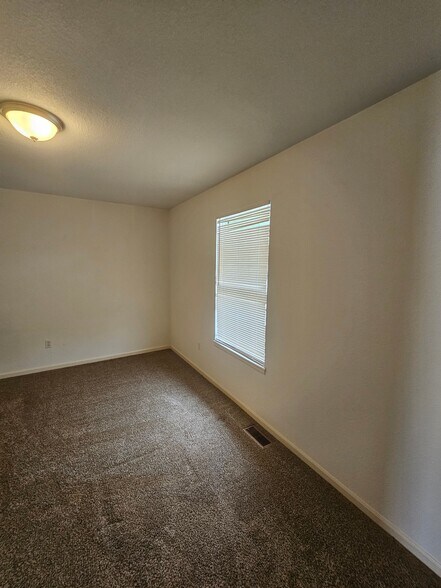 Building Photo - 801 Johnson Cir