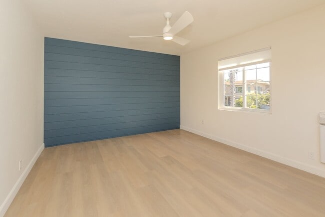 Building Photo - Showing NOW! Stylishly Remodeled 1-Bed/1-Bath Gem in Crown Point / Pacific Beach. Only $1500 DEPO...