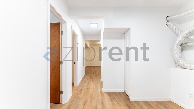 Building Photo - 307 E Thorn St