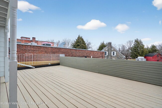 Building Photo - 316 Wall St