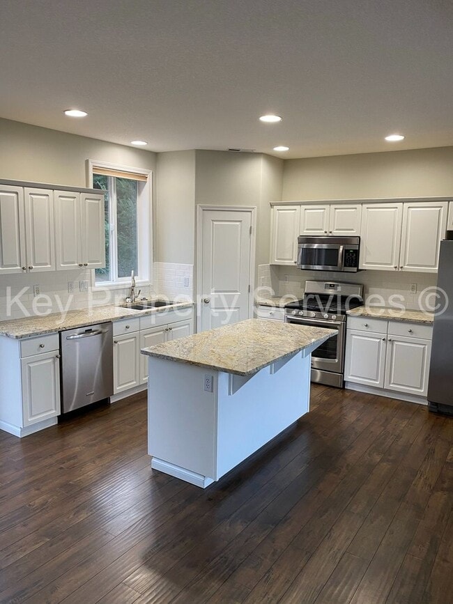 Building Photo - COMING SOON! Large 3 bed 3 bath in Camas
