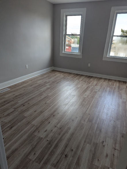 Building Photo - 2018 N Payson St
