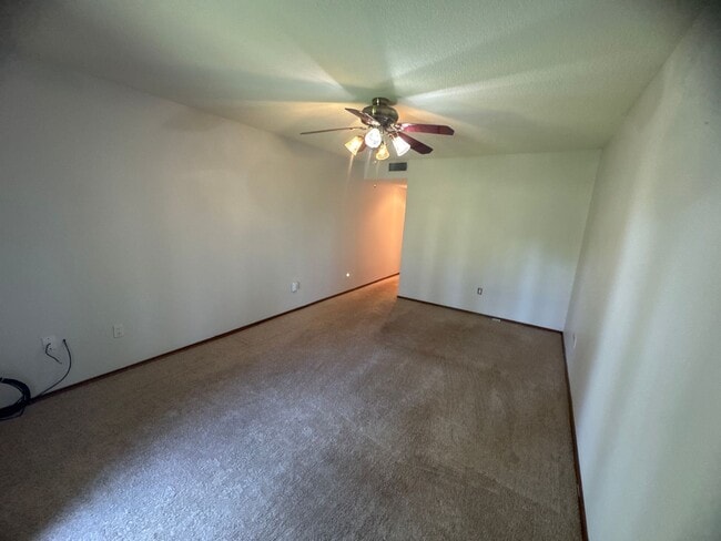 Building Photo - Two-story, four-bedroom, three-bathroom ho...