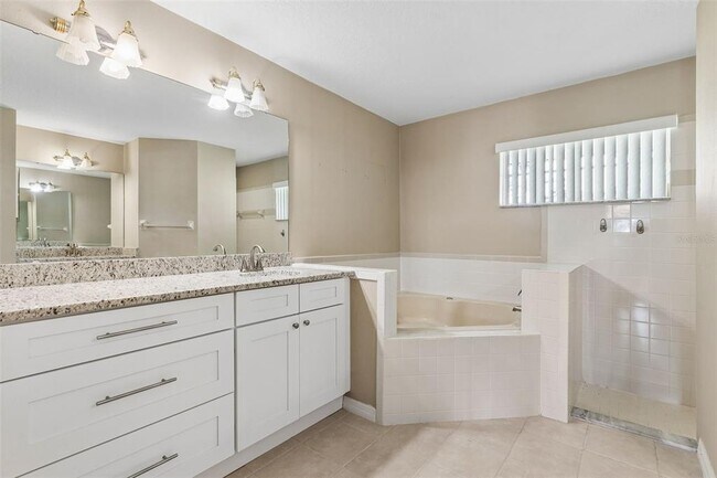 Building Photo - 11230 Lake Katherine Cir