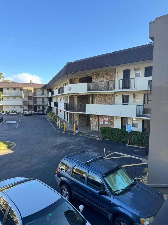 Building Photo - 1530 NE 191st St