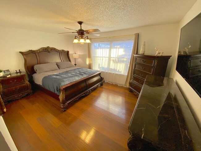Building Photo - East El Paso 4 bed Refrig A/C!