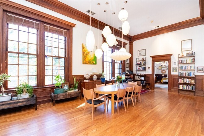 Building Photo - 28 Seaverns Ave