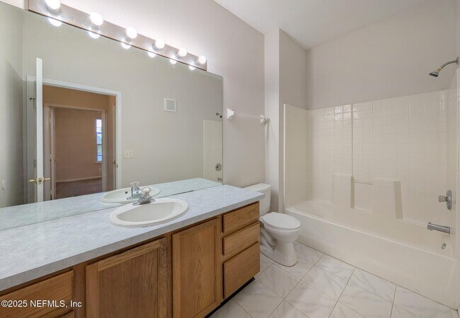 Building Photo - 10550 Baymeadows Rd