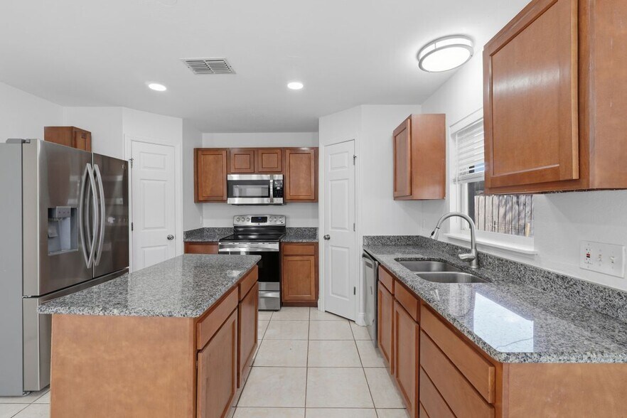 Building Photo - 4140 Stonefield Dr