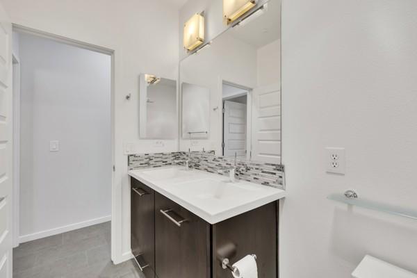 Building Photo - 1665 E Lafayette Ave