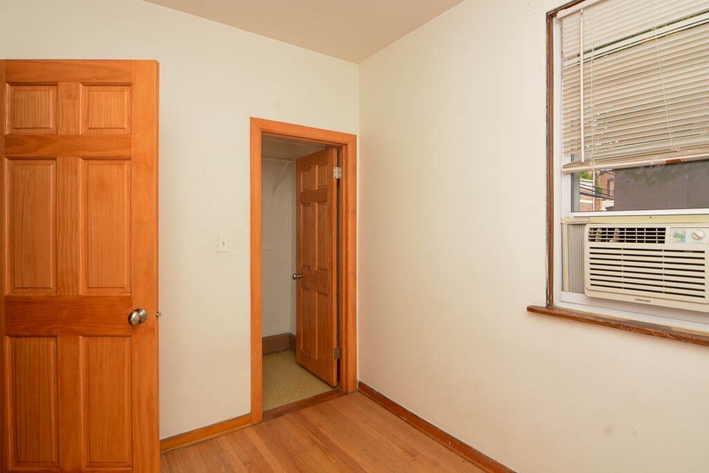 Building Photo - 2622 N Marshfield Ave