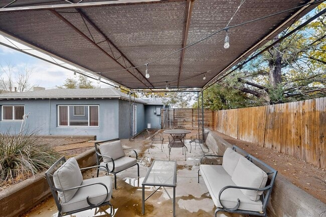 Building Photo - 1640 Stanford Dr SE