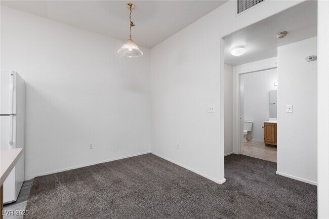 Building Photo - 5650 E Sahara Ave