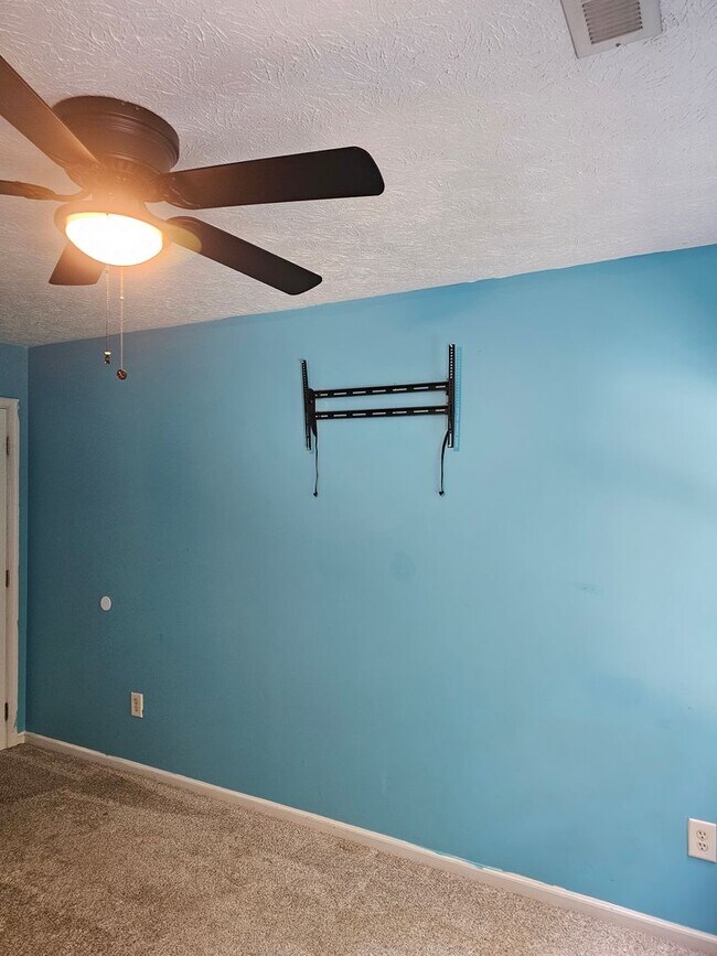 Building Photo - 5679 Hickory Fork Rd