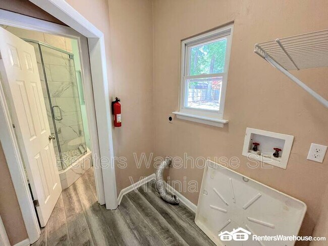 Building Photo - 5736 Avalon Woods Dr