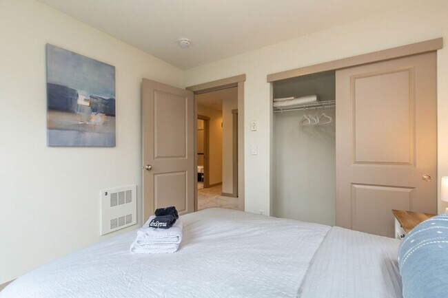 Building Photo - 1916 E Spruce St