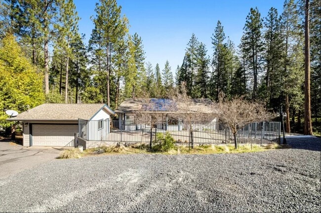 Building Photo - 19926 Pine Mountain Dr