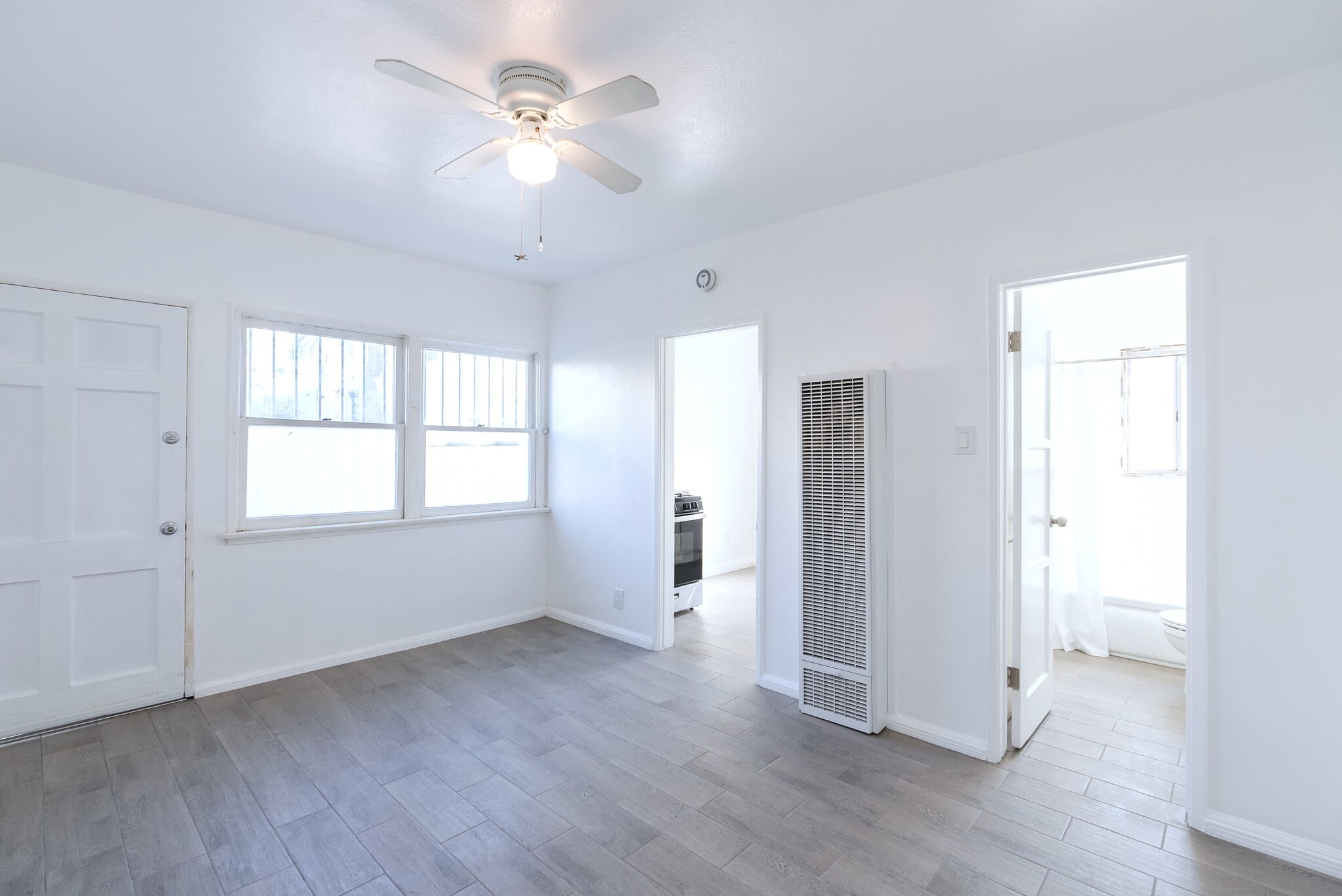 Living Area - 128 Elm Ave