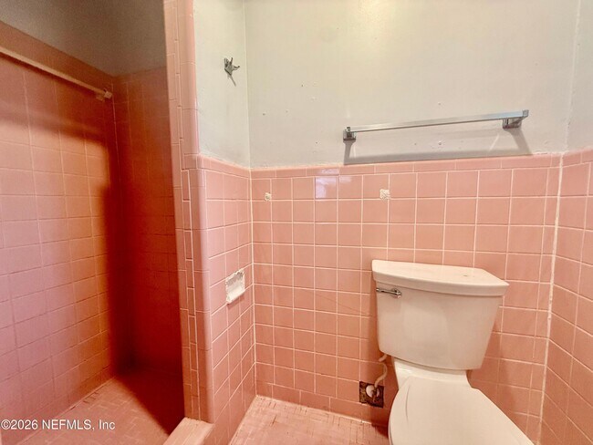 Building Photo - 7118 Pellias Rd