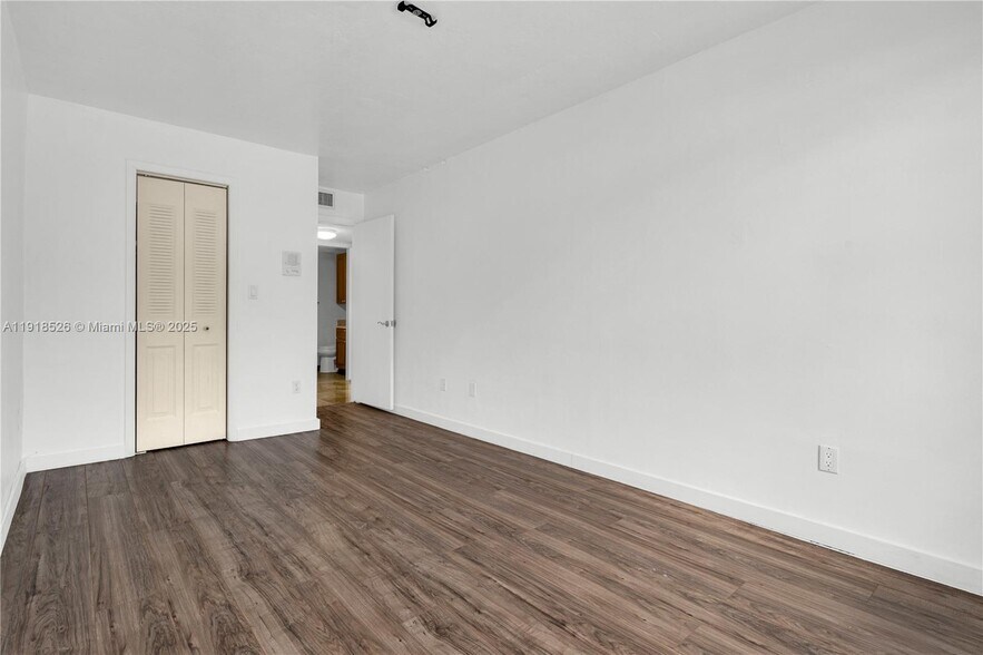 Building Photo - 9823 SW 93rd Ter