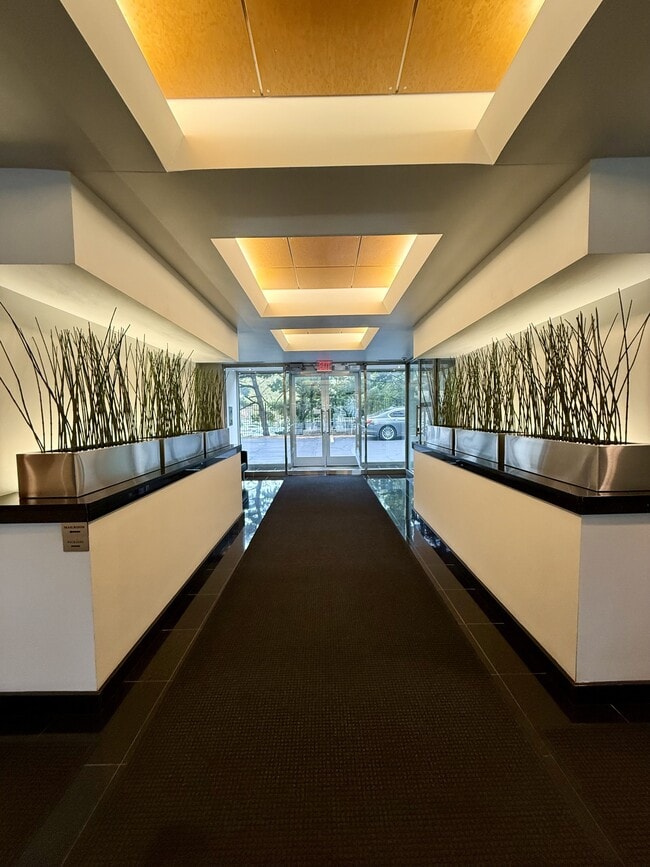 Building Photo - 803 W 48th St